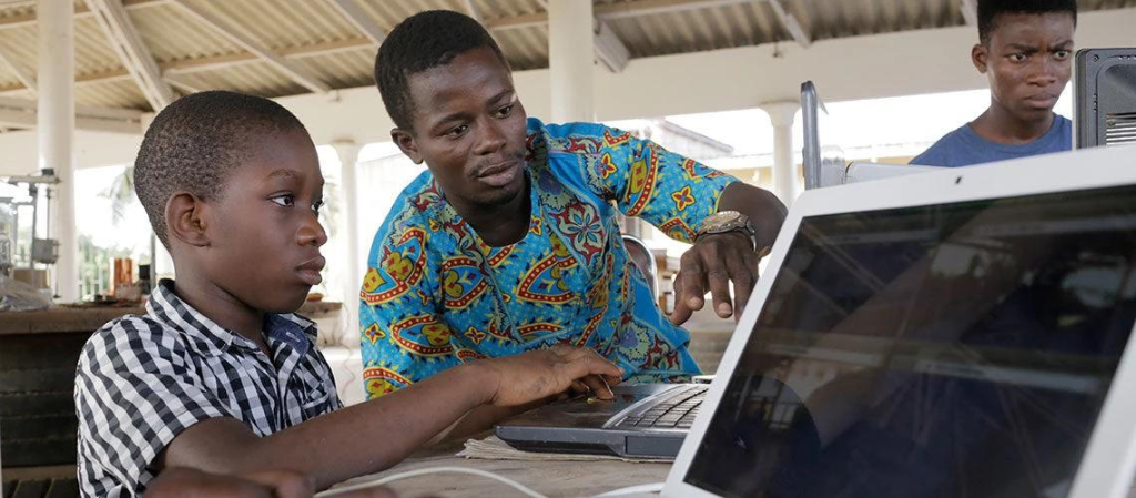 Digital workshop and mentoring of children in Agbélouvé, Togo